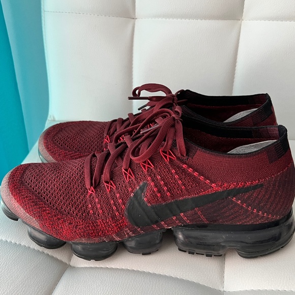 red and black vapormax flyknit